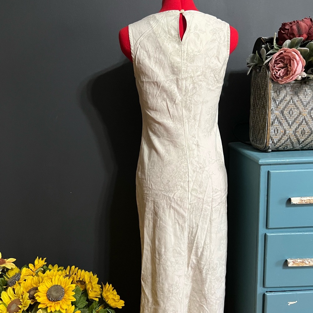 Elegant Cream Sleeveless Dress